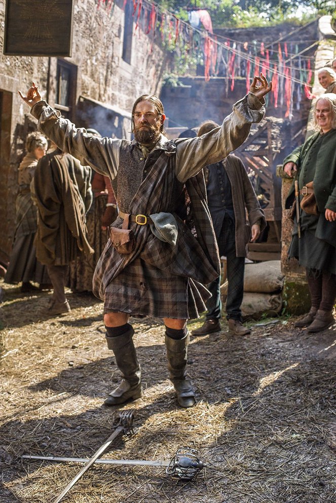 Outlander - Die Highland-Saga - Die Suche - Filmfotos - Duncan Lacroix