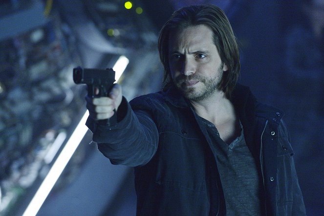 12 Monkeys - Arms of Mine - Photos - Aaron Stanford