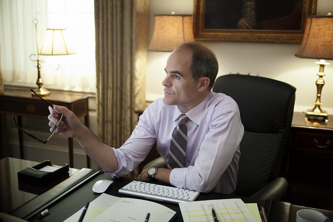 House of Cards - Chapter 4 - Photos - Michael Kelly