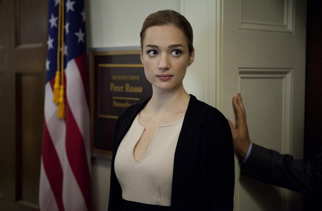 House of Cards - Chapter 10 - Photos - Kristen Connolly