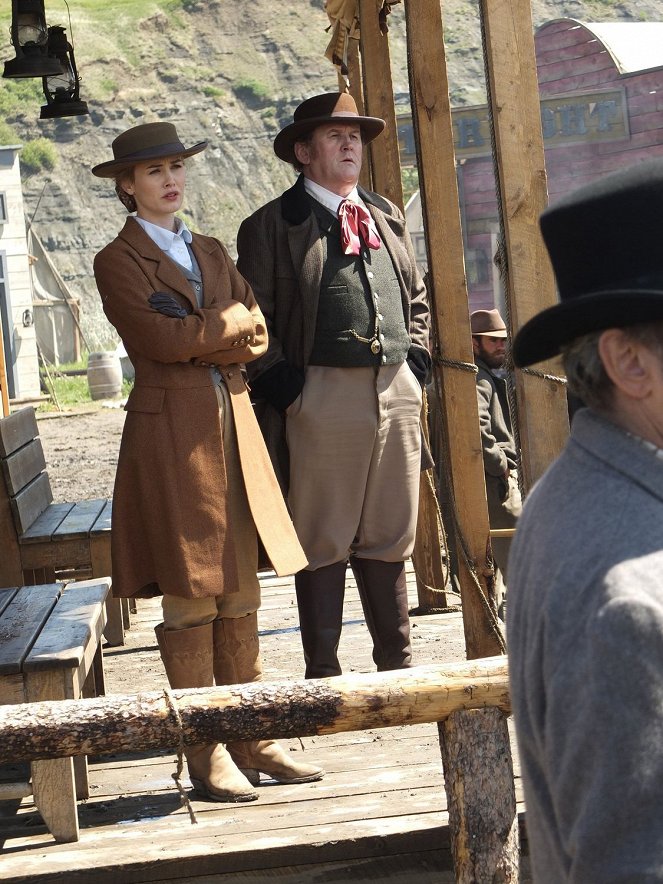 Hell on Wheels - Season 2 - Scabs - Photos - Dominique McElligott, Colm Meaney