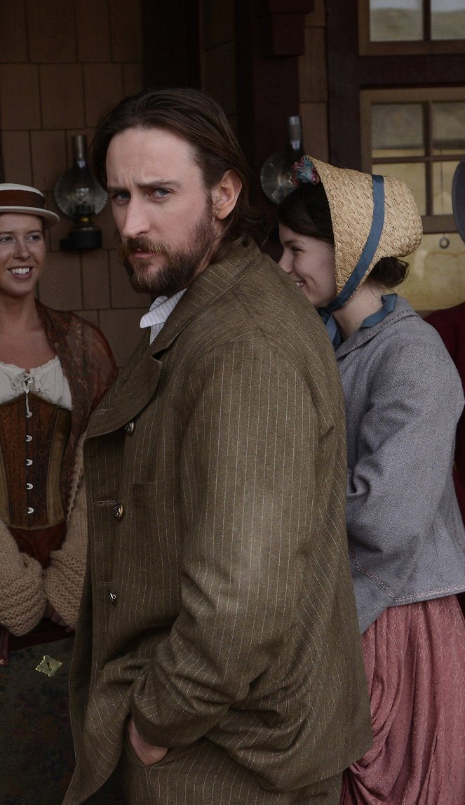 Hell on Wheels - Season 3 - Big Bad Wolf - Photos - Phil Burke