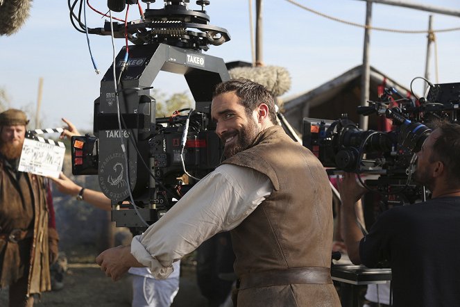 Galavant - Comedy Gold - De filmagens - Joshua Sasse