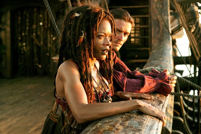 Pirates of the Caribbean: At World's End - Van film - Naomie Harris, Orlando Bloom