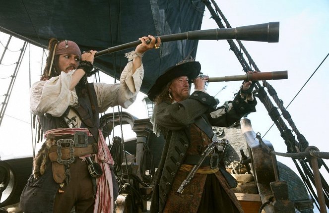 Pirates of the Caribbean: At World's End - Van film - Johnny Depp, Geoffrey Rush