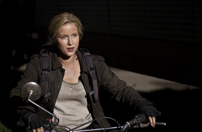 Falling Skies - Live and Learn - Photos - Jessy Schram