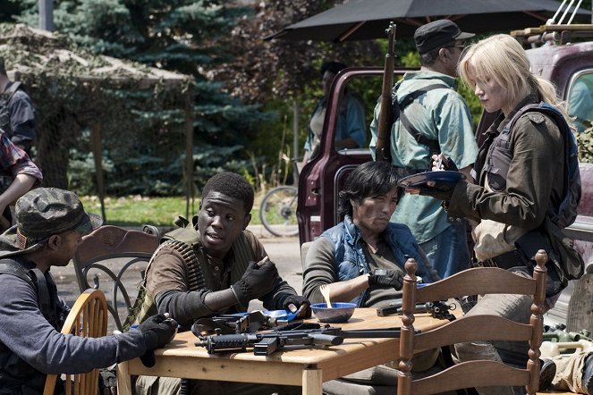 Falling Skies - The Armory - Kuvat elokuvasta - Mpho Koaho, Peter Shinkoda, Jessy Schram