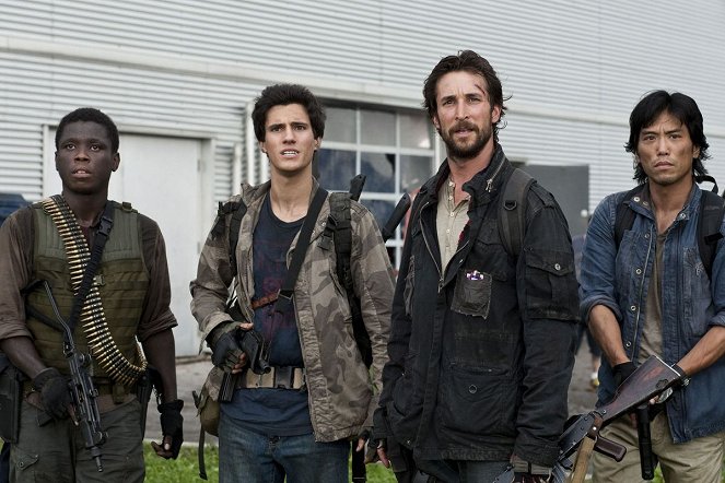 Falling Skies - Grace - Kuvat elokuvasta - Mpho Koaho, Drew Roy, Noah Wyle, Peter Shinkoda