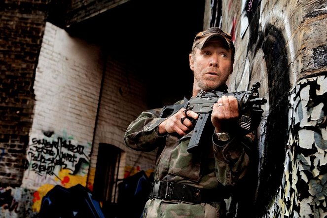 Falling Skies - What Hides Beneath - Photos - Will Patton