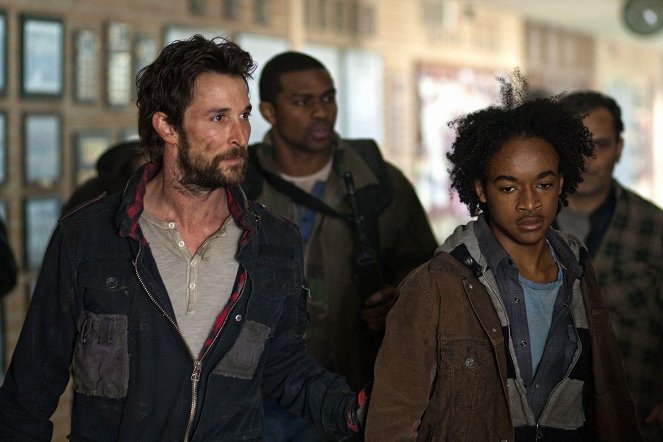 Falling Skies - Eight Hours - Photos - Noah Wyle