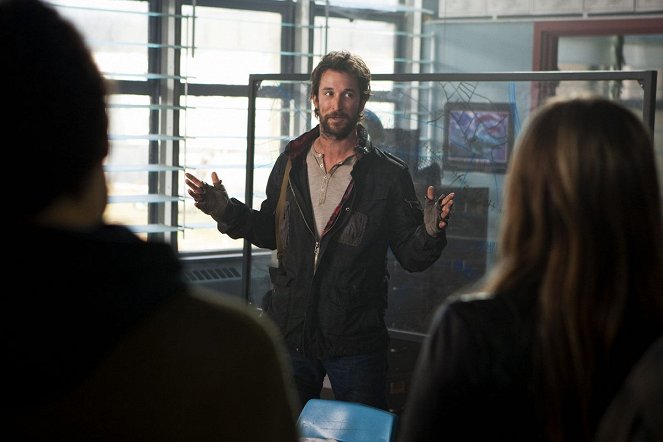 Falling Skies - Eight Hours - Van film - Noah Wyle