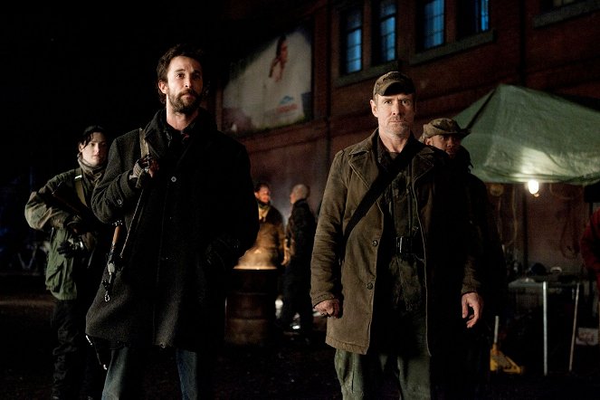Falling Skies - Young Bloods - Van film - Noah Wyle, Will Patton