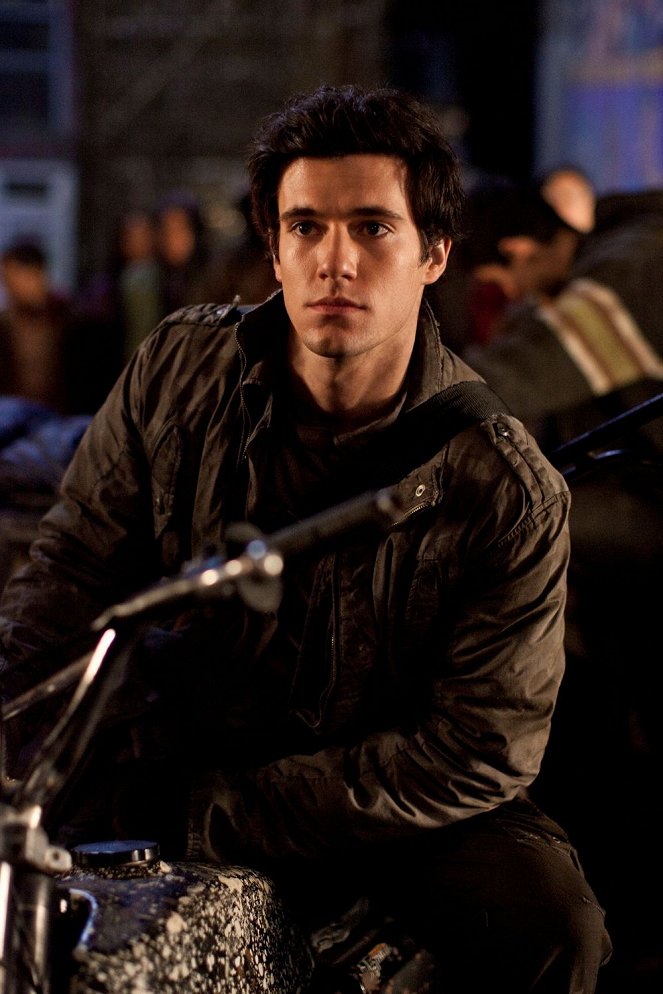 Falling Skies - Season 2 - Young Bloods - Photos - Drew Roy