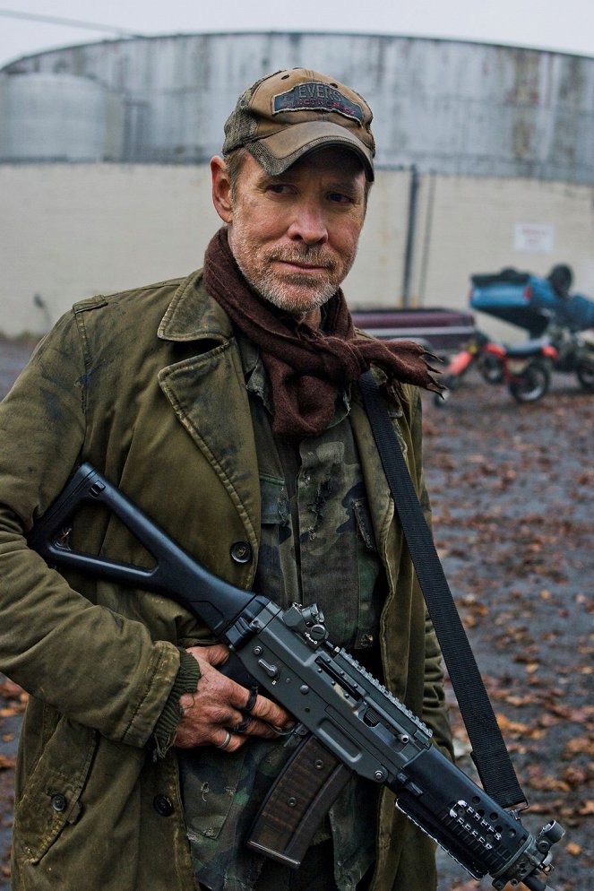 Falling Skies - Love and Other Acts of Courage - Z filmu - Will Patton