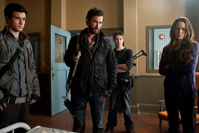 Falling Skies - Homecoming - Do filme - Drew Roy, Noah Wyle, Connor Jessup, Moon Bloodgood