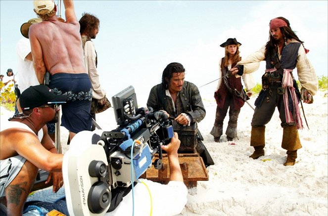A Karib-tenger kalózai 2. - Holtak kincse - Forgatási fotók - Orlando Bloom, Keira Knightley, Johnny Depp