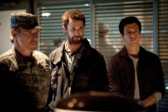 Falling Skies - The Price of Greatness - Photos - Will Patton, Noah Wyle, Drew Roy