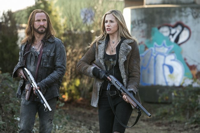 Falling Skies - Season 4 - A Thing with Feathers - Photos - Colin Cunningham, Mira Sorvino