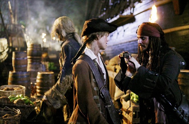 Piratas del Caribe: El cofre del hombre muerto - De la película - Keira Knightley, Johnny Depp