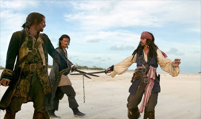 Piraci z Karaibów: Skrzynia umarlaka - Z filmu - Jack Davenport, Orlando Bloom, Johnny Depp