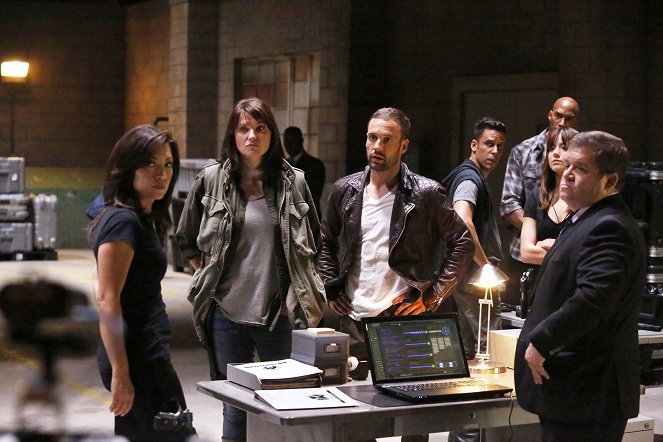 Agents of S.H.I.E.L.D. - Shadows - Photos - Ming-Na Wen, Lucy Lawless, Nick Blood, Patton Oswalt