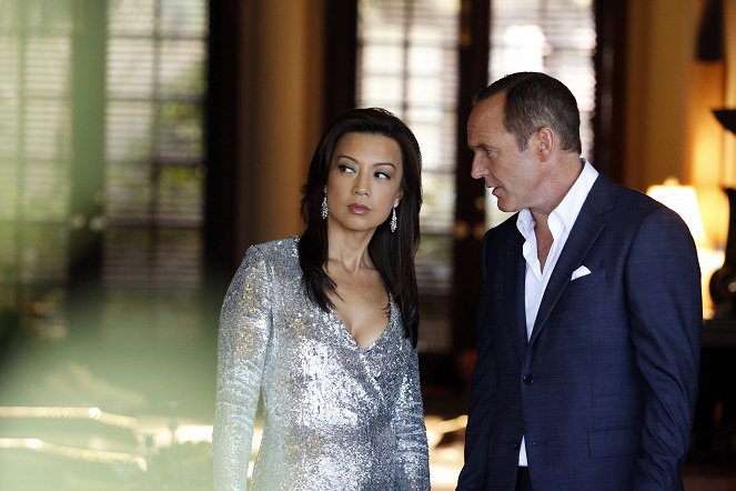 Agents of S.H.I.E.L.D. - Face My Enemy - Photos - Ming-Na Wen, Clark Gregg