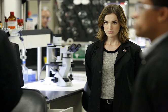 Agents of S.H.I.E.L.D. - Season 2 - Lammas susien vaatteissa - Kuvat elokuvasta - Elizabeth Henstridge