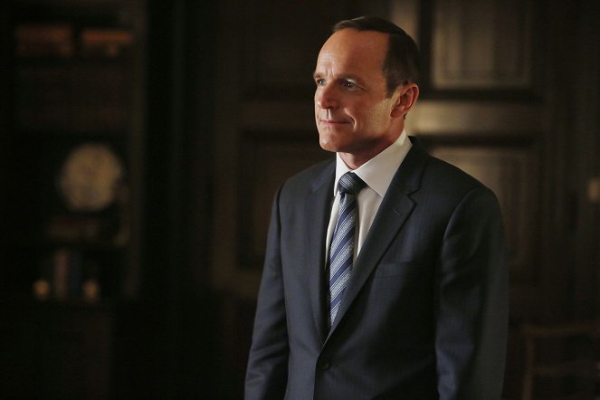 Agents of S.H.I.E.L.D. - A Fractured House - Photos - Clark Gregg