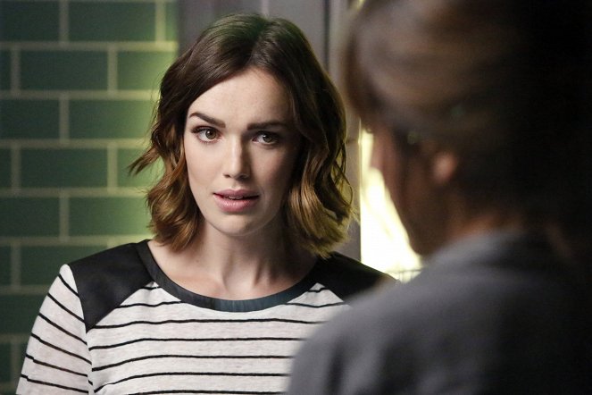 Agents of S.H.I.E.L.D. - The Writing on the Wall - Photos - Elizabeth Henstridge