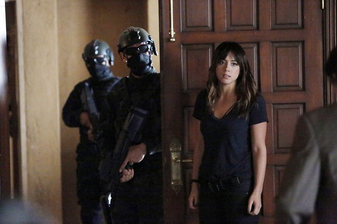 Agents of S.H.I.E.L.D. - What They Become - Van film - Chloe Bennet