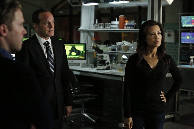 MARVEL's Agents Of S.H.I.E.L.D. - In tiefer Trauer - Filmfotos - Clark Gregg, Ming-Na Wen