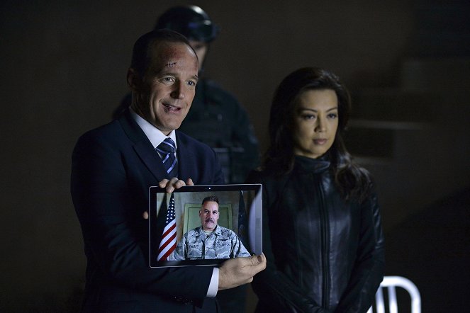 MARVEL's Agents Of S.H.I.E.L.D. - In tiefer Trauer - Filmfotos - Clark Gregg
