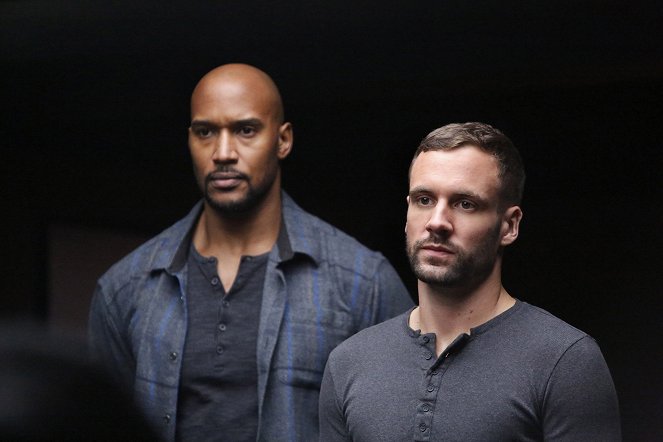 Agents of S.H.I.E.L.D. - Love in the Time of Hydra - Photos - Henry Simmons, Nick Blood