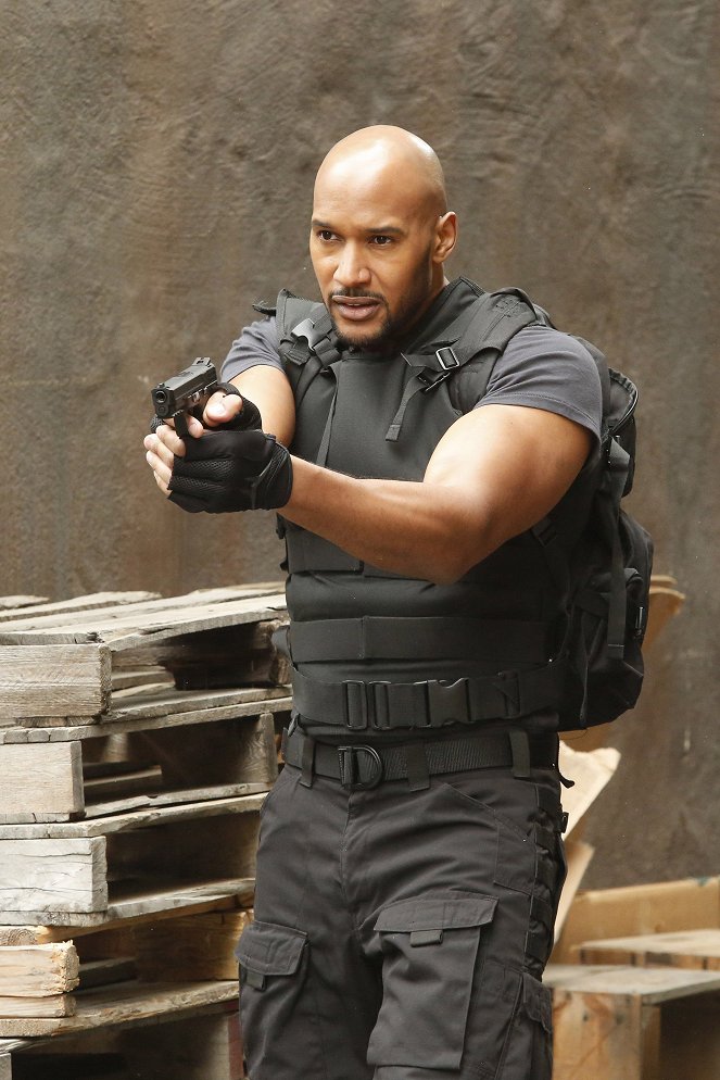 Agents of S.H.I.E.L.D. - Season 3 - Laws of Nature - Photos - Henry Simmons