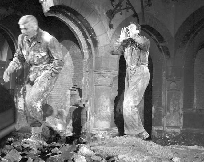 Ten Seconds to Hell - Photos - Jeff Chandler, Jack Palance