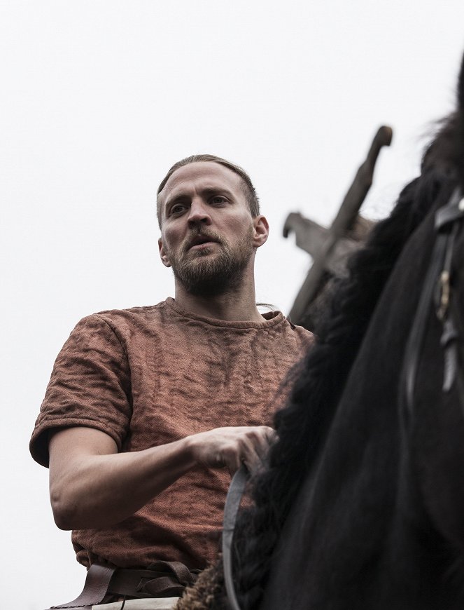 The Last Kingdom - Season 1 - Episode 1 - Photos - Tobias Santelmann