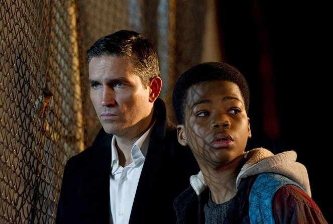 Person of Interest - Wolf and Cub - Photos - James Caviezel, Astro