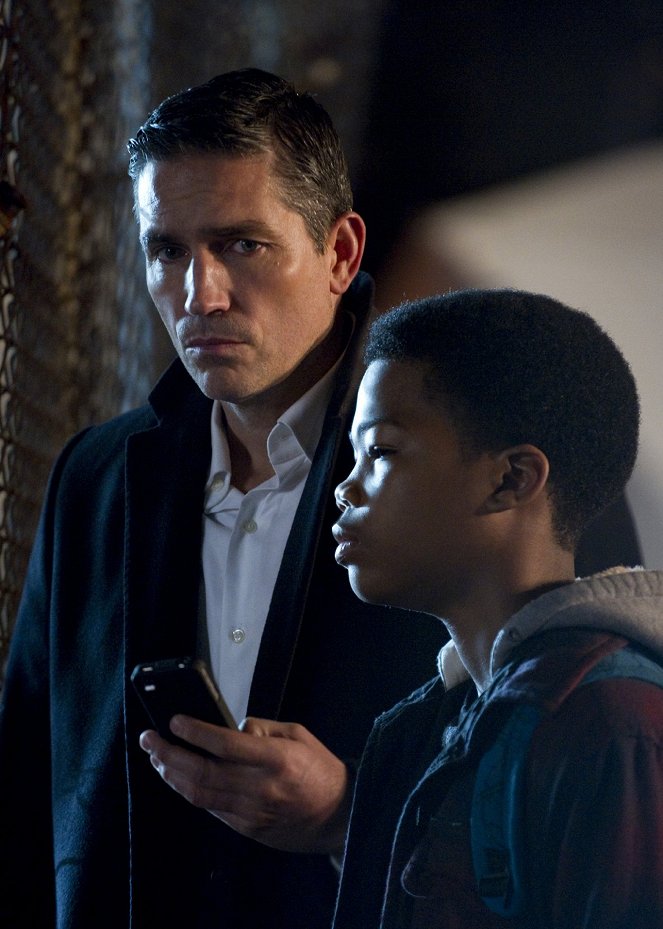 Person of Interest - Wolf and Cub - Photos - James Caviezel, Astro