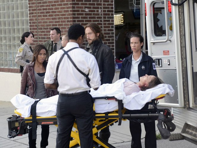 Sleepy Hollow - For the Triumph of Evil - Photos - Nicole Beharie, Tom Mison