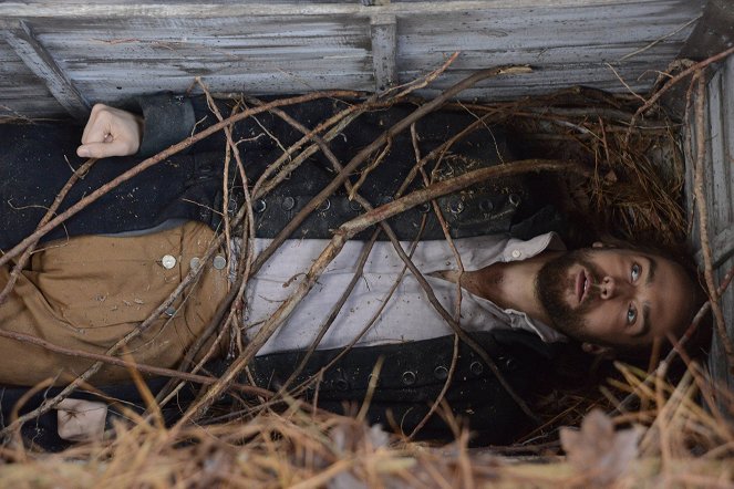 Sleepy Hollow - Season 1 - Bad Blood - Photos - Tom Mison