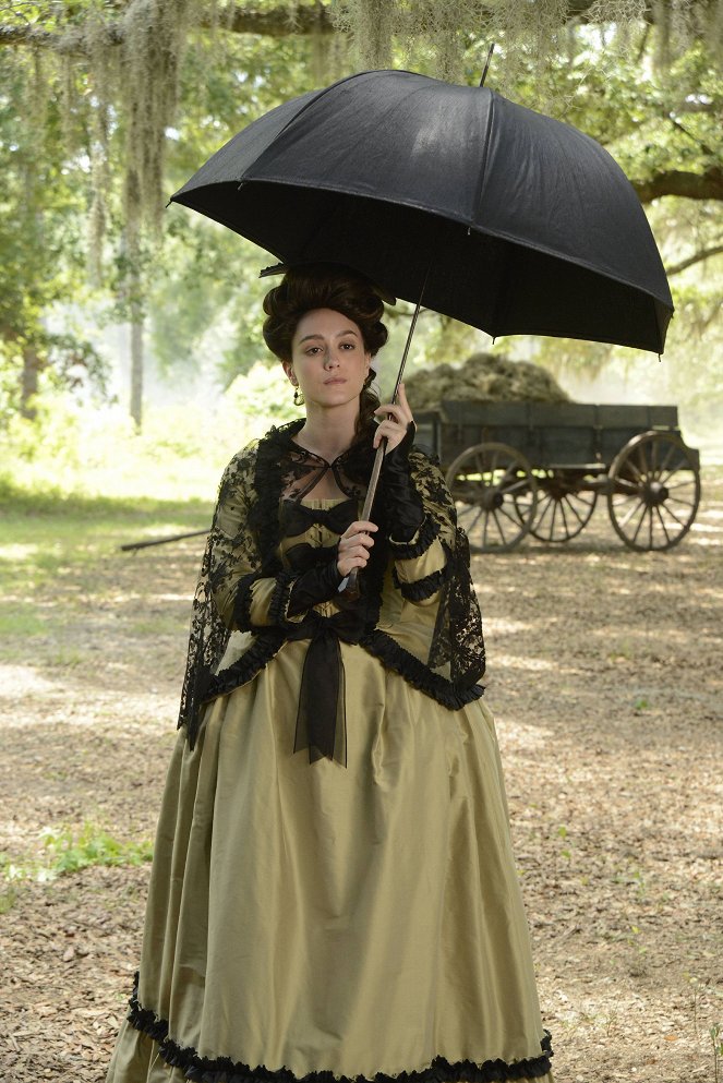 Sleepy Hollow - The Weeping Lady - Photos - Heather Lind