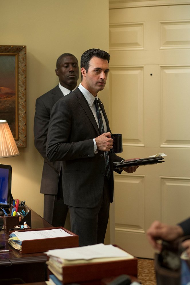 Veep - Season 4 - Joint Session - Photos - Reid Scott