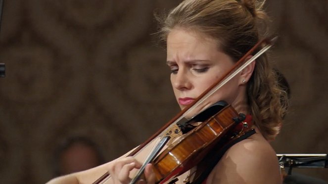 Česká filharmonie a Julia Fischer - Kuvat elokuvasta - Julia Fischer