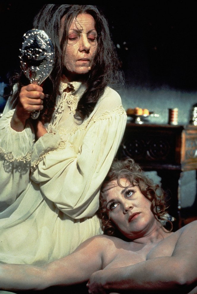 Drakula grófnő - Filmfotók - Ingrid Pitt, Andrea Lawrence
