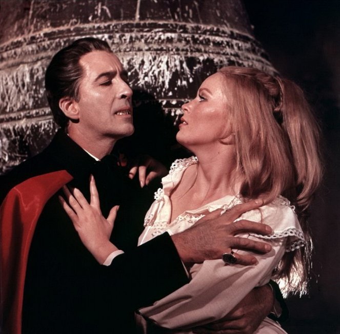 Dracula Has Risen from the Grave - Do filme - Christopher Lee, Veronica Carlson