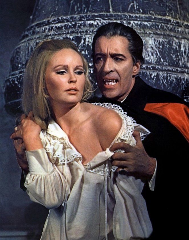 Dracula Has Risen from the Grave - Photos - Veronica Carlson, Christopher Lee
