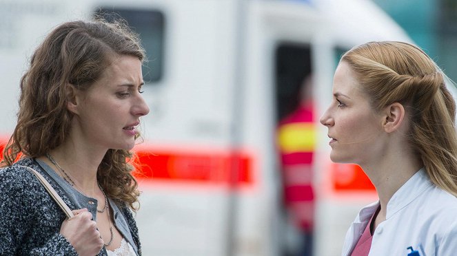 In aller Freundschaft - Die jungen Ärzte - Season 1 - Ehrlichkeit - Filmfotos - Marie Rönnebeck, Mirka Pigulla