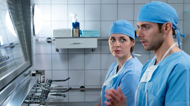 In aller Freundschaft - Die jungen Ärzte - Season 1 - Neues Leben - Z filmu - Roy Peter Link