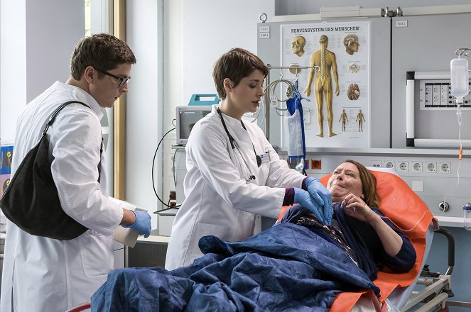 In aller Freundschaft - Die jungen Ärzte - Wahrer Mut - Film - Stefan Ruppe, Katharina Nesytowa, Marie Gruber