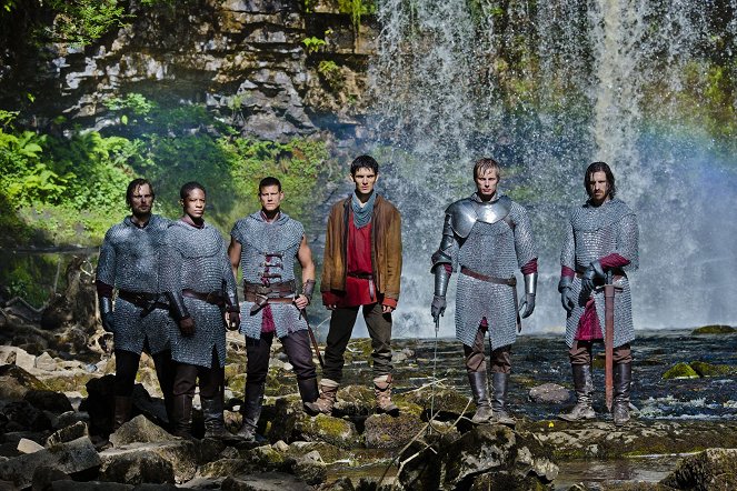 Merlin kalandjai - Aithusa - Promóció fotók - Rupert Young, Tomiwa Edun, Tom Hopper, Colin Morgan, Bradley James, Eoin Macken